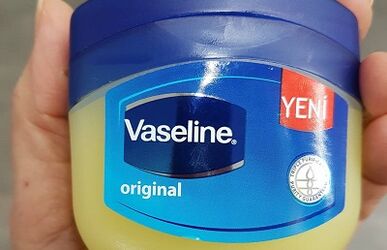 USA Vaseline, um ein Mitglied zu erhöhen